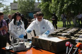 Експерти СБУ проводять експертизу