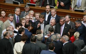 Deputies from opposition block the tribune of parliament
