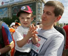 Отец с ребенком