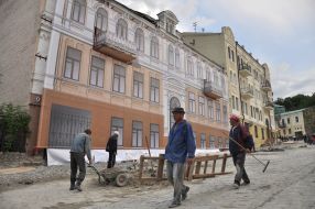 Buildings hung by the drawn facades on the Andriyivskyy Descent