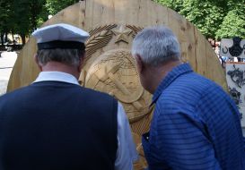 Кована скульптура Гербу СРСР