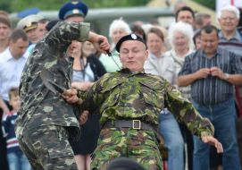 Servicemen demonstrate skills of hand-to-hand fight