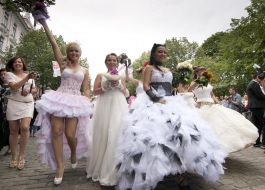 Participants of 4th Parade of brides