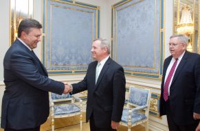 John Tefft, Viktor Yanukovich and Richard Durbin