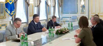 Viktor Yanukovich and Richard Durbin