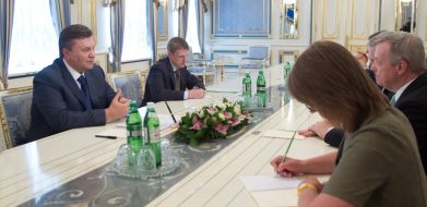 Viktor Yanukovich and Richard Durbin