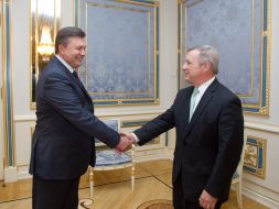 Viktor Yanukovich and Richard Durbin