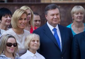 Viktor Yanukovich, Yana Klochkova and Nina Bocharova