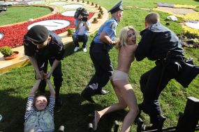 Fight of the activists FEMEN with militiaman