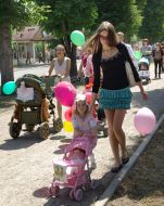 Учасники Параду дитячих візочків