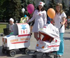 Учасники Параду дитячих візочків