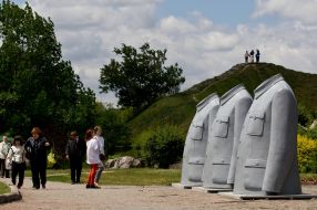 «Suit of Mao» Sculpture of Sui Jianguo