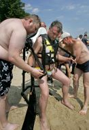 Чоловік одягає Jetlev-Flyer