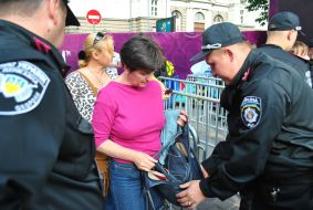 Militiamen passed the fans