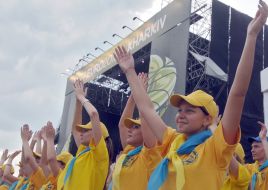 Participants of the theatricalized action