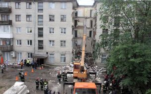 Работы по расчистке завалов разрушенного дома