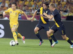Yevhen Konoplyanka, Sebastian Larsson and Mikael Lustig