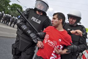 The police of Warsaw arrest a soccer fan