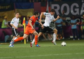Mark van Bommel and Mario Gomez