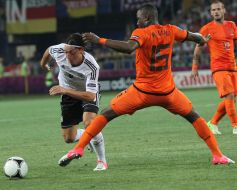 Jethro Willems and Mesut Ozil