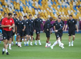 Training of the naional team of England on football