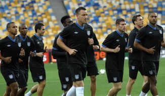 Training of the naional team of England on football