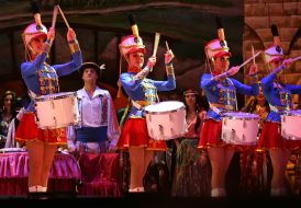 Сцена із спектаклю "Циганський Барон"