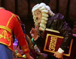 Сцена із спектаклю "Циганський Барон"