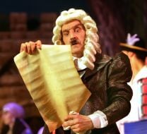 Сцена із спектаклю "Циганський Барон"