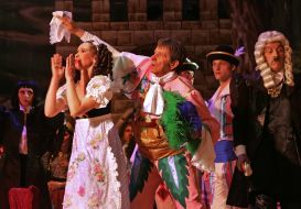 Сцена із спектаклю "Циганський Барон"