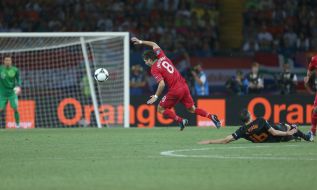 Joao Moutinho and Robin van Persie