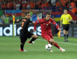 Cristiano Ronaldo and Gregory van der Wiel