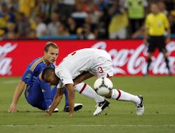 Oleh Gusev and Ashley Cole