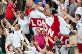 Fans of the National football team of England 