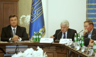 Viktor Yanukovich, Leonid Kuchma and Vladimir Litvin