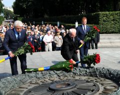 Ceremony of laying-on of flowers to the grave of Unknown soldier