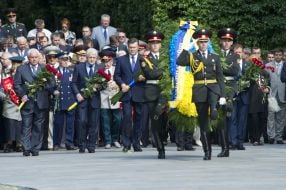 Ceremony of laying-on of flowers to the grave of Unknown soldier