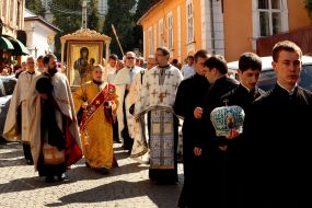 Procession with the icon of Divine Mother