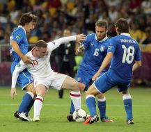 Wayne Rooney, Daniele De Rossi, Riccardo Montolivo and Andrea Pirlo