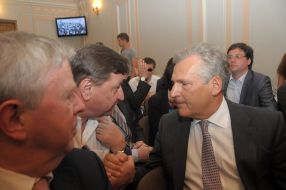 Aleksandr Kvasnevskiy, Aleksandr Volkov and Pat Cox