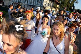 Participants of the 5th Parade of fiancees