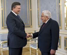 Viktor Yanukovich and Henry Kissinger