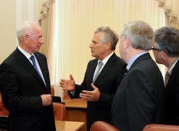 Олександр Квасневский, Пет Кокс та Микола Азаров