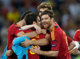 The players of the national team of Spain on football glad to victory