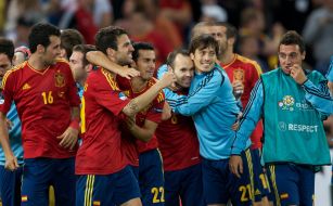 The players of the national team of Spain on football glad to victory
