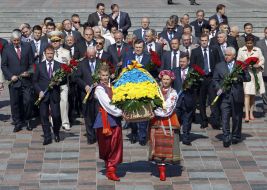 Participants of the ceremony of laying flowers at the monument to Taras Shevchenko