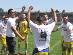 Players of the team of Romania fans