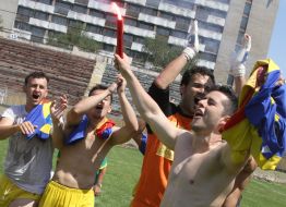 Players of the team of Romania fans