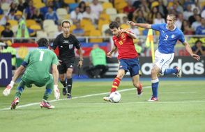 Сеск Фабрегас и Джорджио Кьеллини