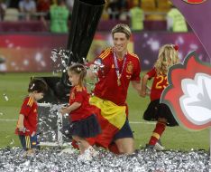 Fernando Torres with the daughter Nora and son Leо